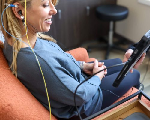 Woman using a neurofeedback machine