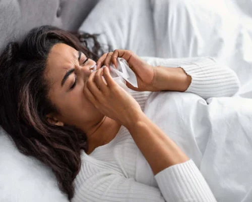a_woman_waking_up_with_a_stuffy_nose_520x500_c14b6e9e-01fb-4b0c-a298-757ad6c3a99e